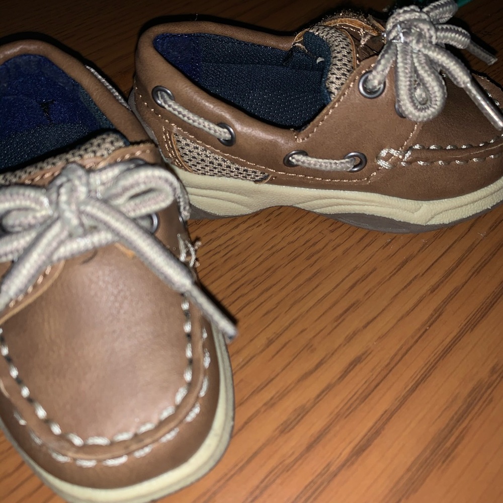 Boat shoes toddler size 4
